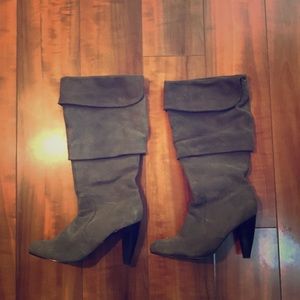 Grey suede tall boots with heel and ruching